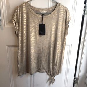 Jane and Delancey gold women’s top. New with tags.